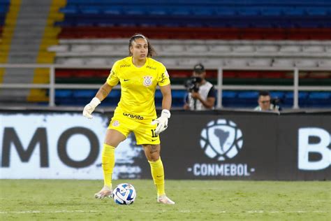 Goleira Do Corinthians Passa Por Cirurgia E Inicia Recupera O De Les O