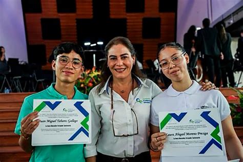 Entrega de la Beca Monseñor Armando Santamaría Fundación Fraternidad