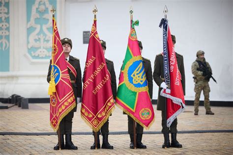Президент нагородив українських захисників і вручив бойові прапори ...