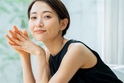 《40代》に似合う大人のメイク術！ナチュラルかつ若く見えるパーツごとのコツとは？ 2ページ目 Raxyラクシー