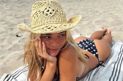 Mỹ nhân bóng chuyền diện bikini quyến rũ hot girl thể dục bị kẻ xấu tán tỉnh