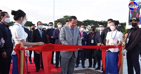 Le PM Cambodgien Et L Ambassadeur Chinois Inaugurent Le Stade Principal