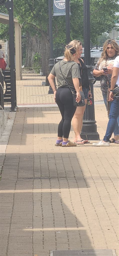 MUST SEE HUMONGOUS NATURAL ASS LATINA MILF Spandex Leggings