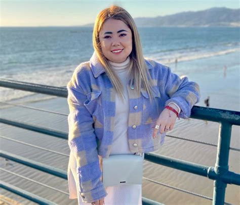 Mariana Botas Posa En Bikini Y Luce Sus Curvas