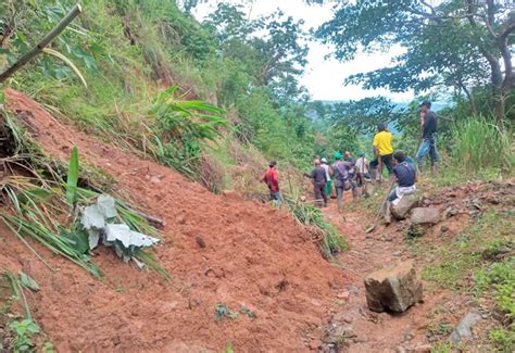 Incomunicadas Por Derrumbes 150 Familias En Villa Germania