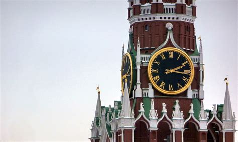 Сколько стрелок на кремлёвских курантах?