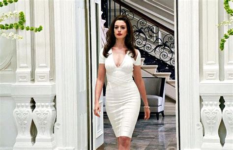 Anne Hathaway | White dress, Dress, Wearing dress