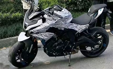 CFMoto tiene lista una naked tricilíndrica y estas fotos lo demuestran