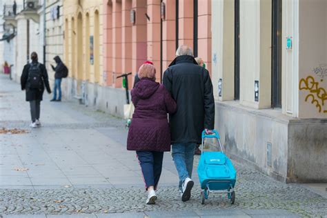 Dodatek do emerytury dla seniorów Zobacz jak dostać 5500 złotych