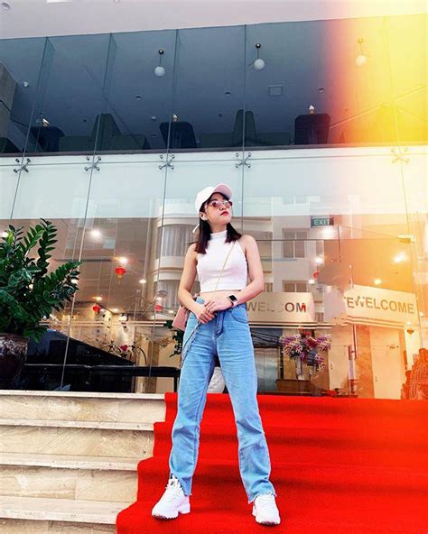 Chia tay bạn trai sau năm chung sống hot girl làng hài chăm diện hở hang hẳn