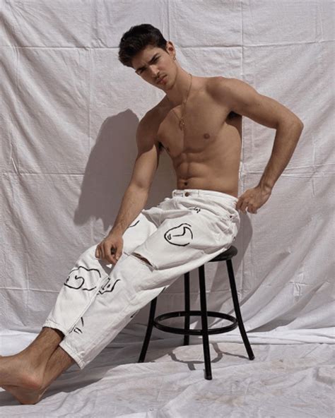 Elite 4 Manu Ríos sexy new entry della serie Netflix la gallery social Gay it