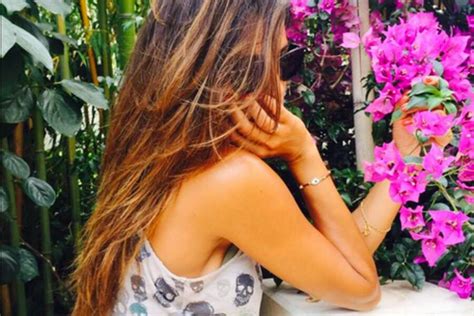 Instagram Nadège en bikini Karine Ferri sexy au sport et Alix Bachelor topless Télé Loisirs