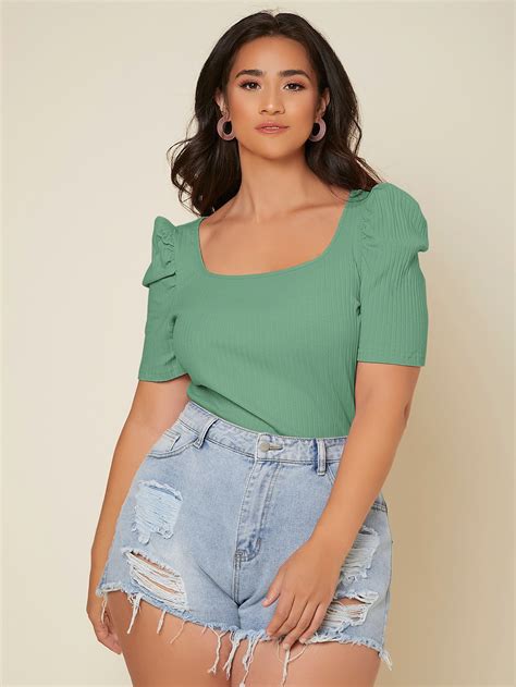 SHEIN Camiseta tejida de canalé de cuello scoop de manga farol