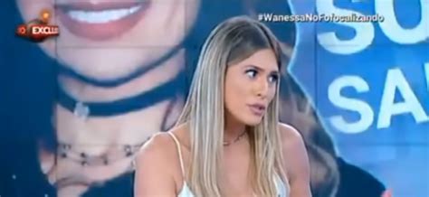 Lívia Andrade fica irritada repórter durante cobertura ao vivo e