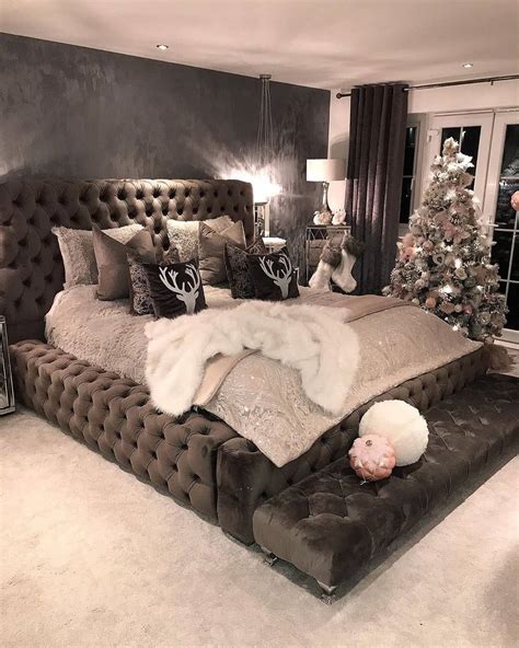 56 Best Christmas Bedroom Decor Ideas For A Positively Jolly Night Sleep