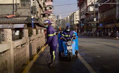 阖家欢聚的日子里，这群普陀人守护城市，扮靓新春 爱申活暖心春年夜饭工作公厕