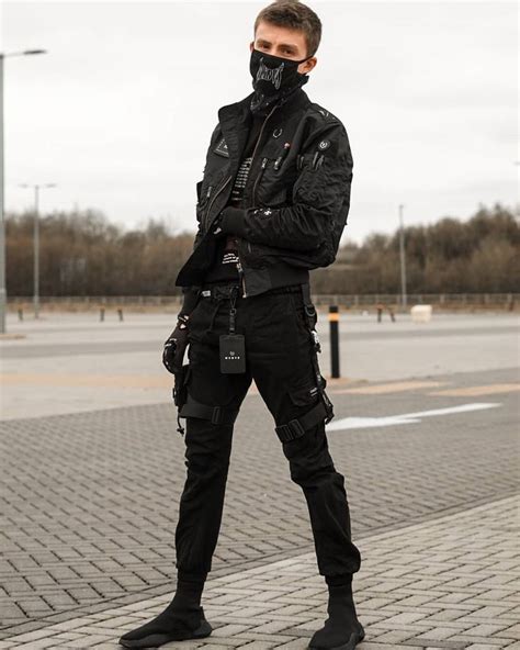 Techwear In 2021 Techwear Men Outfit Futuristic Outfits Cyberpunk Outfits