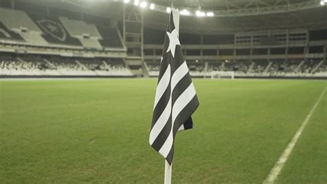 Ap S Pol Micas Botafogo Confirma Que Nilton Santos Receber Adapta Es