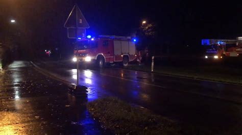 Feuerwehr Hamminkeln Auf Einsatzfahrt Zu Einer Bma Rtw An Der Wache