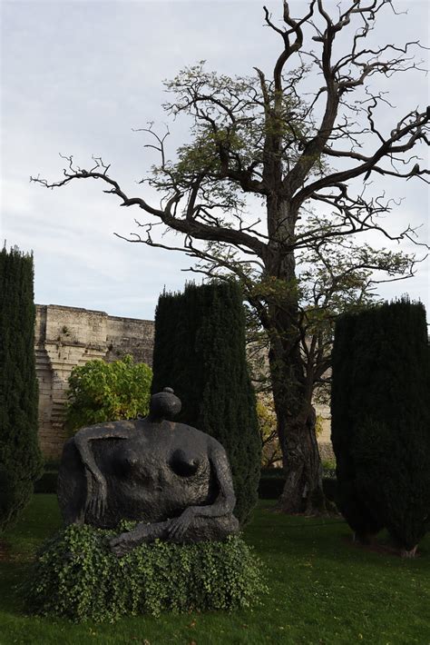 Le donjon de Vez est le nom habituellement donné au châtea Flickr