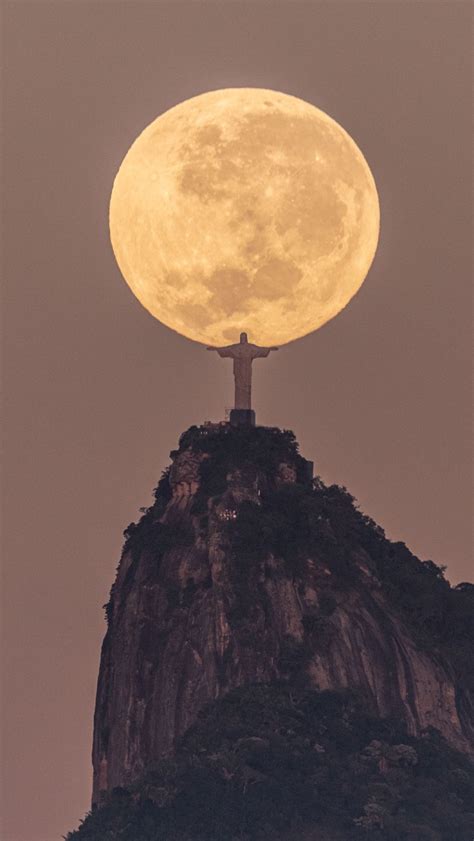 La Bella Foto Viral De Cristo Redentor Sosteniendo La Luna