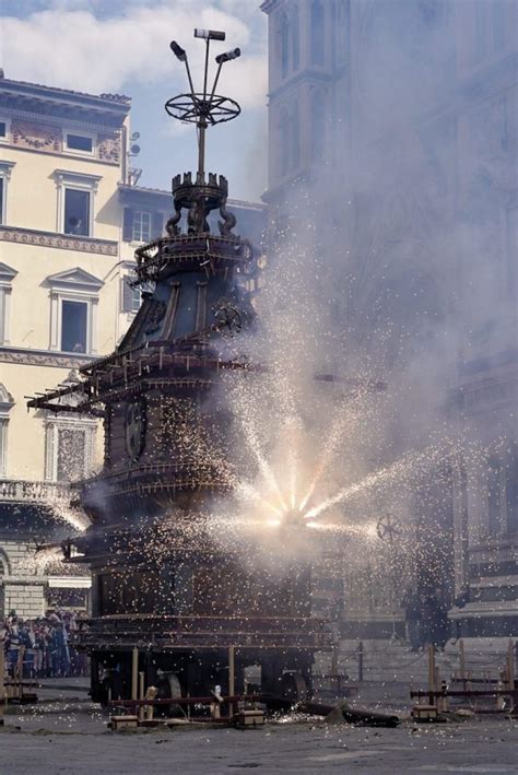 Pasqua Scoppio Del Carro Volo Perfetto Della Colombina ToscanaOggi