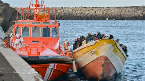 Canarias recibió en enero tantos migrantes en cayucos como en los