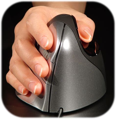 Evoluent VerticalMouse 4 by Evoluent : ErgoCanada - Detailed ...