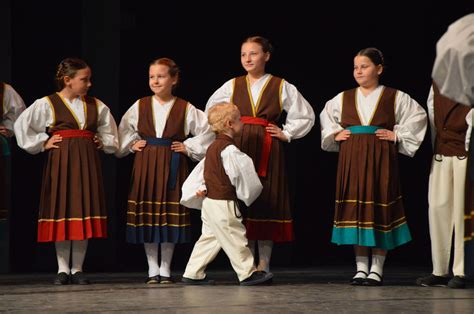 Foto Sve Dra I Folklora U Dje Jim Koracima Na Prvoj Ve Eri Smotre