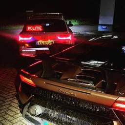 Influencer Rijdt Met Kilometer Per Uur Over A En Moet Lamborghini