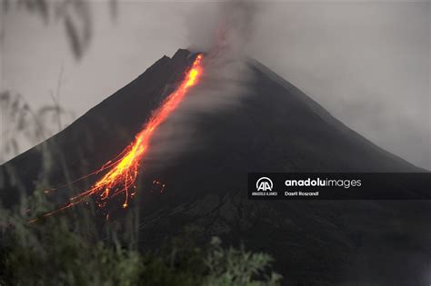 Endonezya Daki Merapi Yanarda Nda Volkanik Hareketlilik Kaydedildi