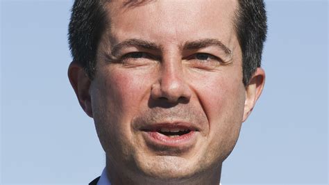 Body Language Expert Reveals What Pete Buttigieg Really Thinks Of