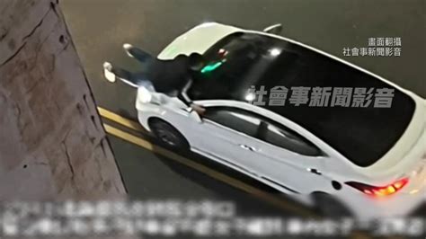 情侶吵架！ 男友為求和「趴上引擎蓋」 女續飆車險甩飛 社會 壹新聞