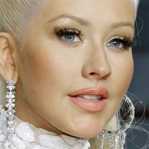 Christina Aguilera's Makeup Photos & Products | Steal Her Style