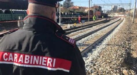 Dacci La Tua Felpa Ragazzino 15enne Spinto Sotto Un Treno Dal Branco