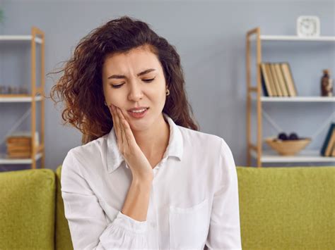 Does tooth extraction hurt?