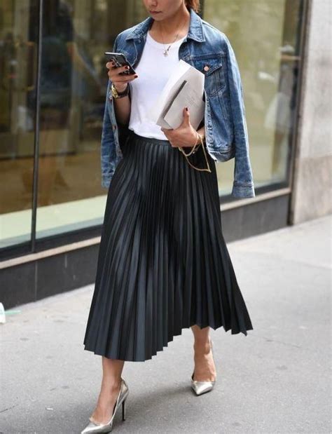 Amazing Sneakers You Can Wear With Jeans Pleated Skirt Outfit Trendy