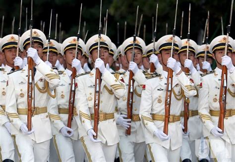 Photo: Chinese soldiers prepare to perform military honor guard duties in Beijing, China ...