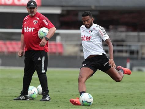 Em busca de recuperação São Paulo encara o Ceará no Morumbi confira