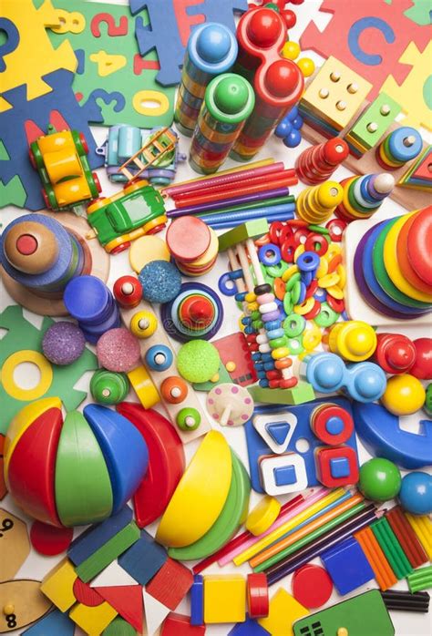 Brinquedos Muitos Legais - Muito muitos brinquedos imagem de stock. Imagem de brinquedo - 45674703