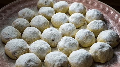 Kourabiedes recipe — Gina Lioti Cooking