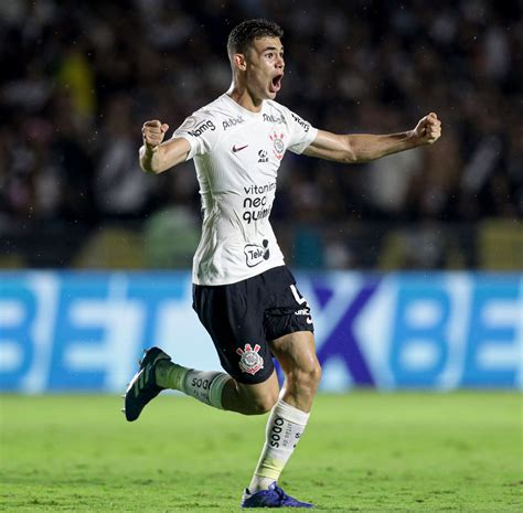 Corinthians Faz Press O Por Assinatura Do Contrato De Moscardo Psg