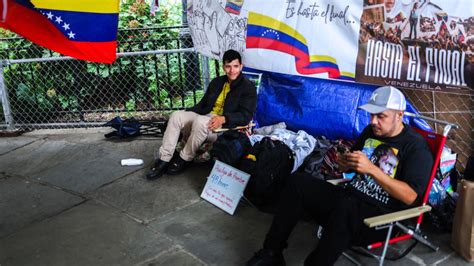 Venezolanos completan más de 100 horas en huelga de hambre frente a la