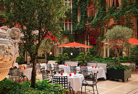 Restaurant La Cour Jardin du Plaza Athénée à Paris 8ème