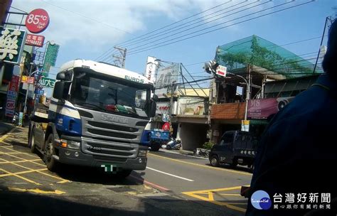 大里新仁路禁行大貨車 霧峰警方嚴正取締防車禍 台灣好新聞 Taiwanhot