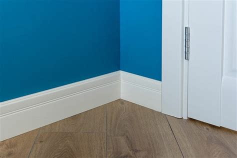 Shoe Molding 101: How to Fix Wall Imperfections in 9 Steps (2024 GUIDE)