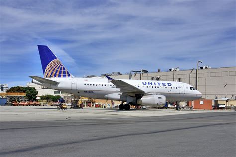 United Airlines 2002 Airbus 319 N850UA C N 1653 At San Francisco