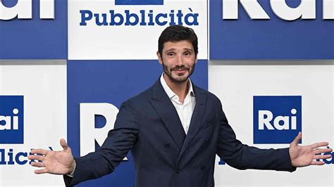 Stefano De Martino Al Settimo Cielo La Famiglia Si Allarga Il Lieto