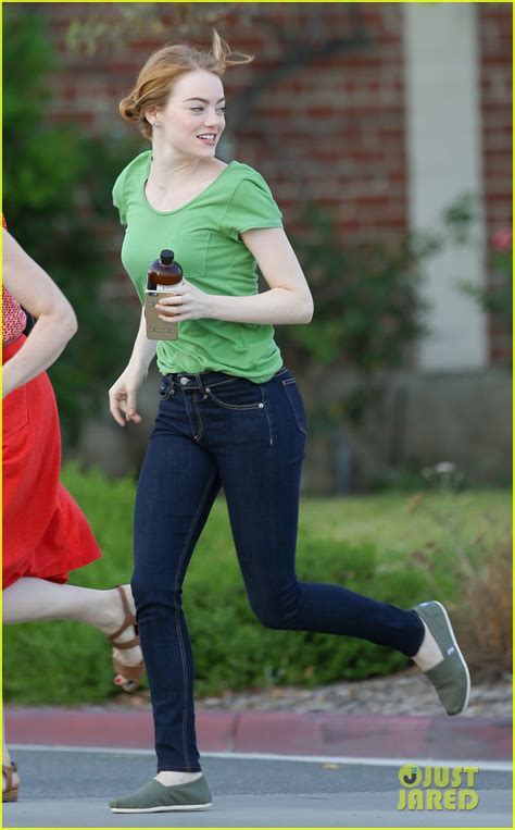 Emma Stone Has A Race Around The La La Land Set Photo Emma