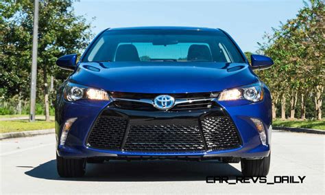 2015 Toyota Camry SE Hybrid Review 4